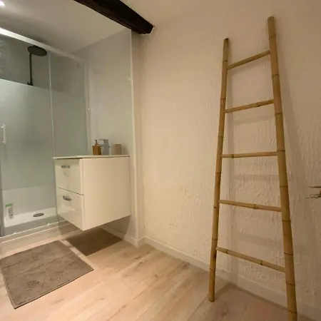 Apartment Tres Bel Refait A Neuf *